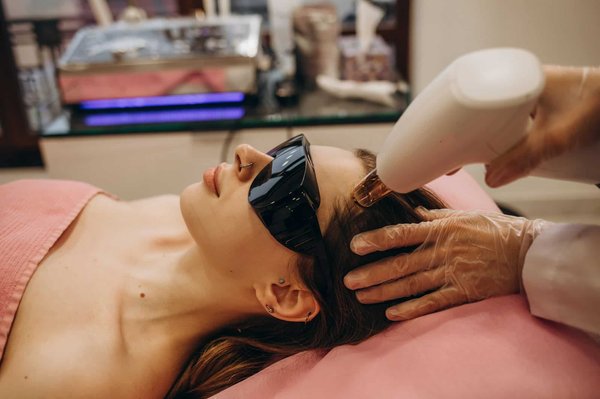 Quelles activités sensorielles peuvent contribuer à l'éveil d'un chiot de race Pointer?